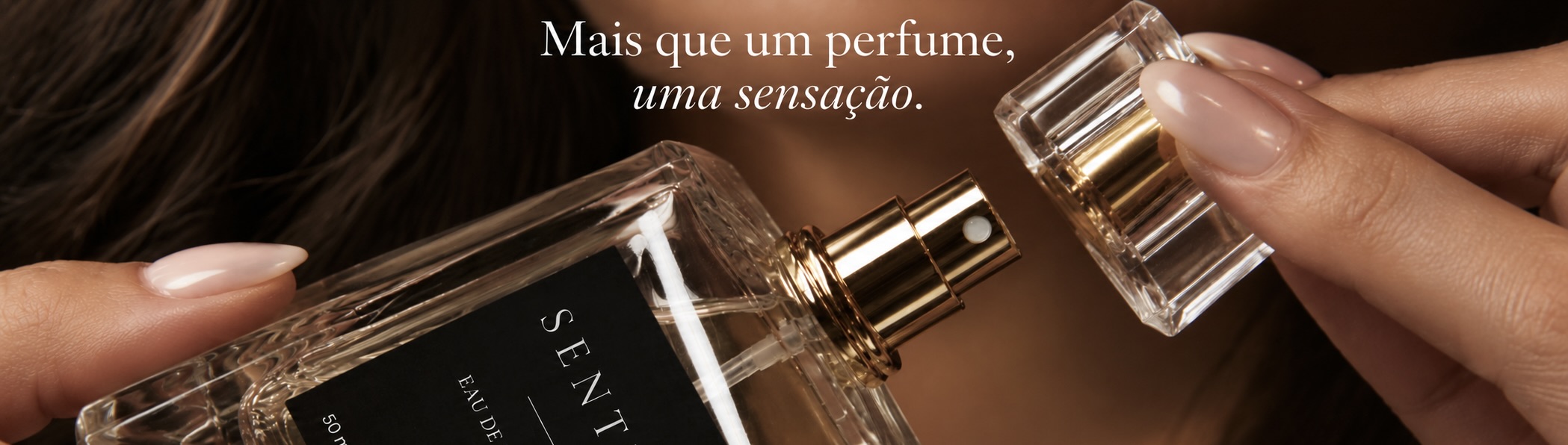 Aplicação de perfume SENTIR com a mensagem “Mais que um perfume, uma sensação.”